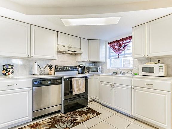 4th image of 3551 Dickens Dr
