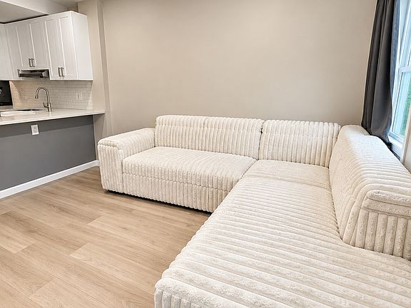 4th image of 574 Preakness Ave #1