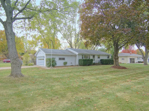 1350 N Aurilla Dr, Saint Joseph, MI 49085