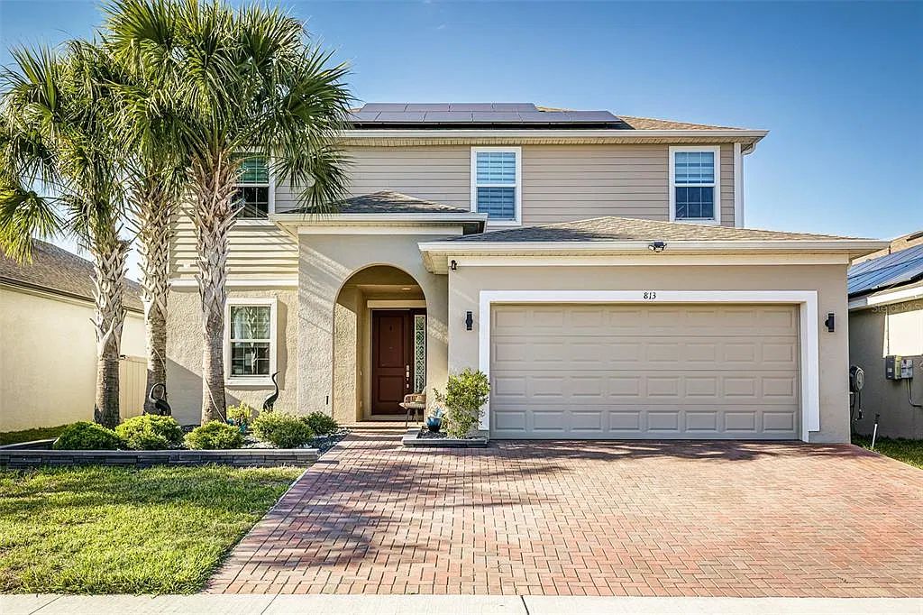 4 bed, 3.0 bath, 2424 sqft, $3,000 — Photo 1