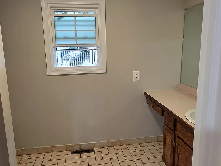 304 Park St #1 — Photo 5