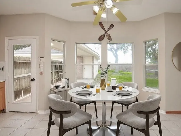 2515 Lansing Cir — Photo 22