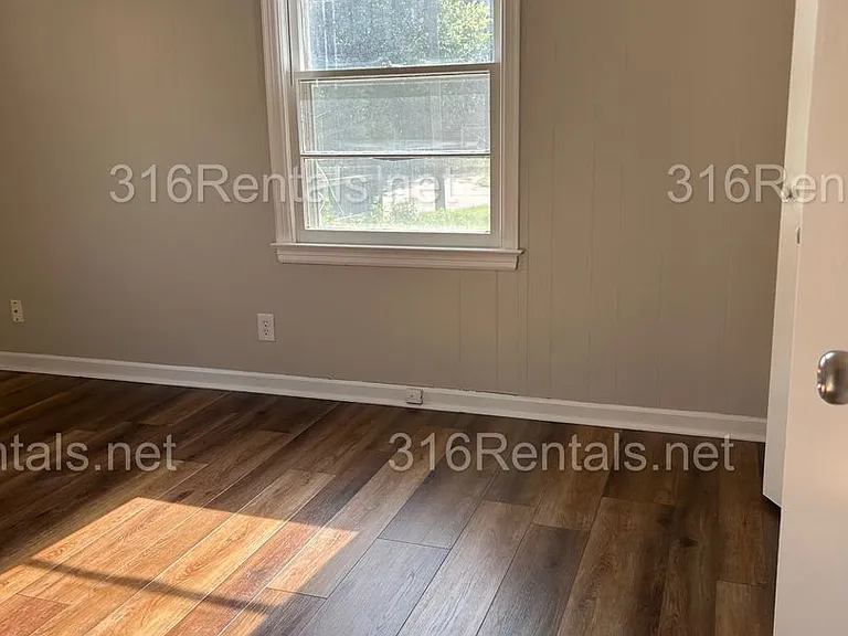 2546 S Pattie Ave — Photo 10