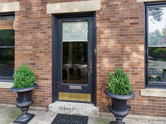 3rd image of 888 Neil Ave