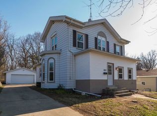 627 7th Ave, Baraboo, WI 53913