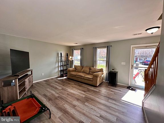 2nd image of 9909 Tabard Ct