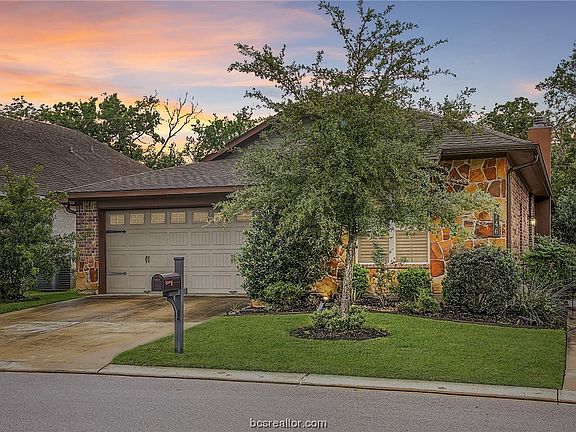 2nd image of 1746 Twin Pond Cir