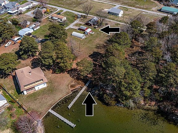 3rd image of 305 Colieville Ln