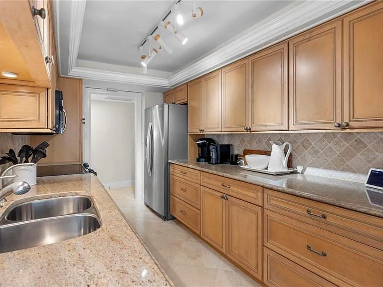 4005 Gulf Shore Blvd N #700 — Photo 25