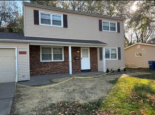 2617 Avalon Dr, Bettendorf, IA