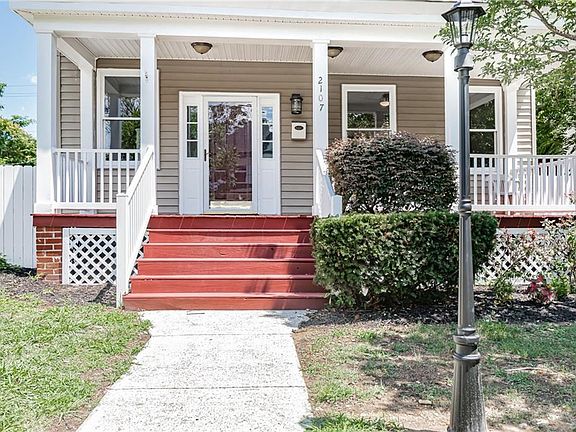 4th image of 2107 Rose Ave