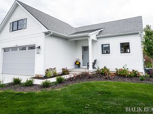 594 Sun Vale Ln #3, Grandville, MI 49418