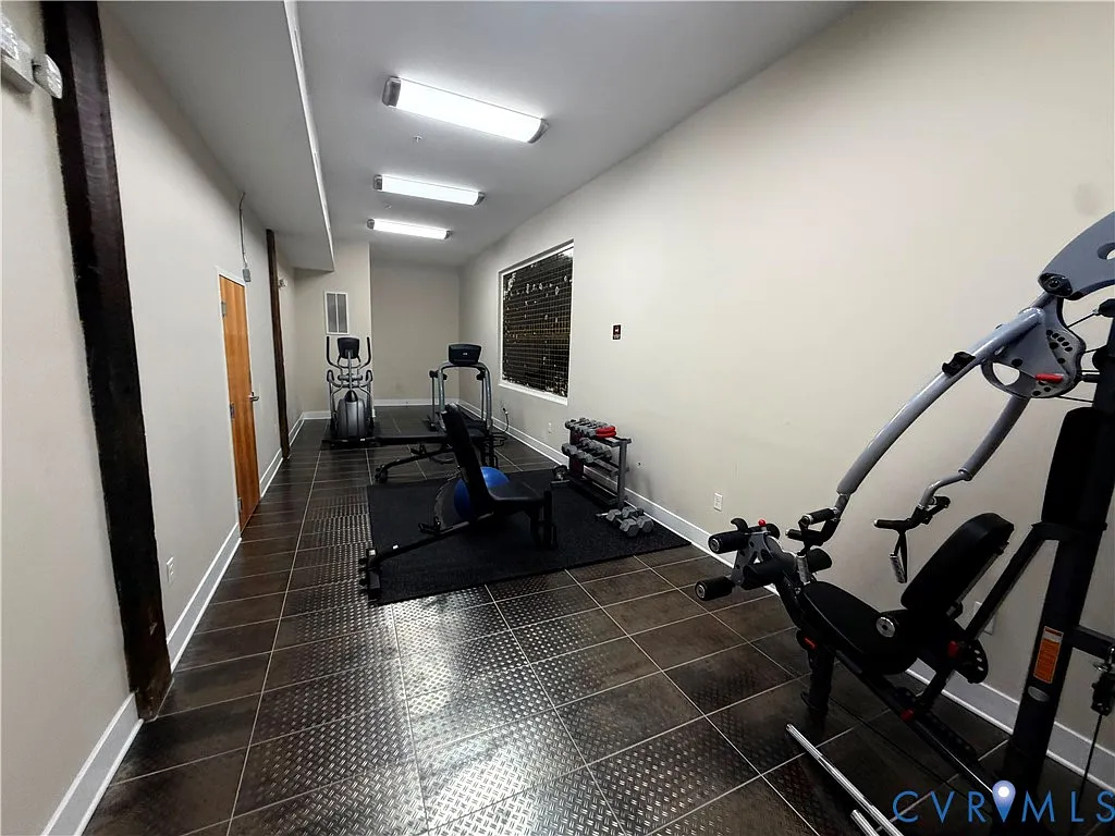 1 bed, 1.0 bath, 700 sqft, $1,300 — Photo 1