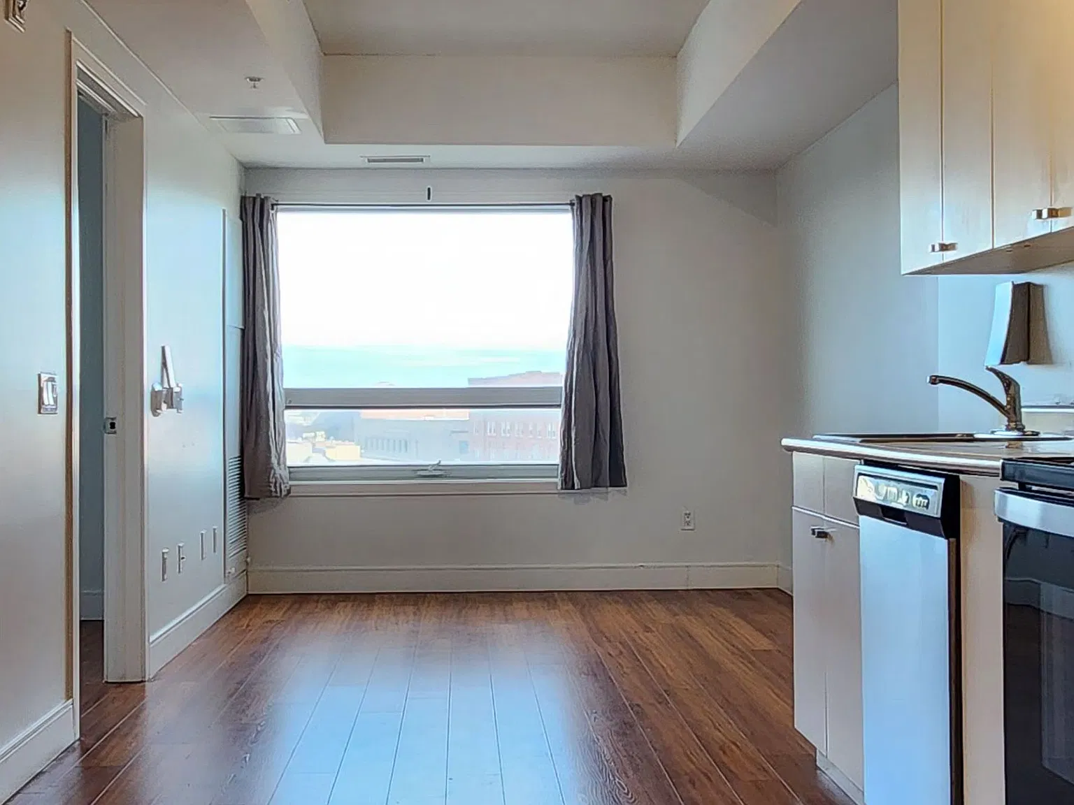 One Wellington Condos — Photo 4