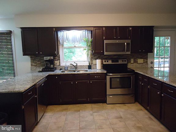 5th image of 2 Corduroy Ct