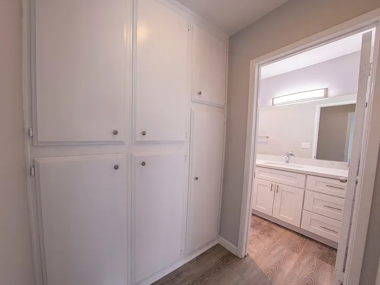 4101 Park Pl Apts — Photo 10