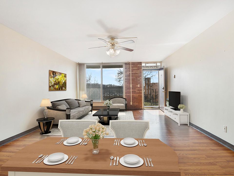 1st image of 2331 E Market St APT 422