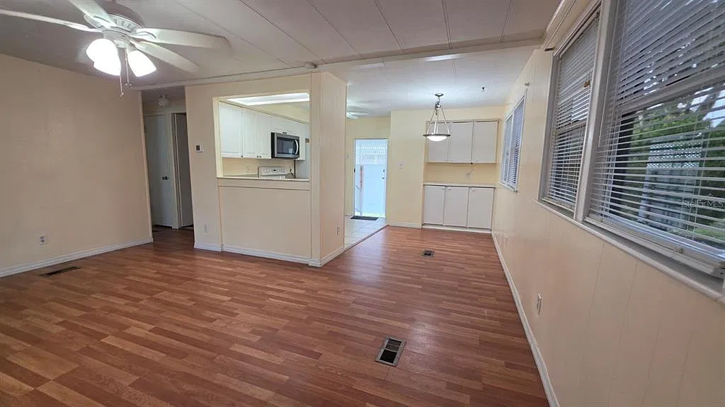 2 bed, 1.0 bath, 690 sqft, $1,275 — Photo 4