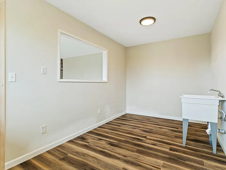 2615 E McLoughlin Blvd — Photo 24