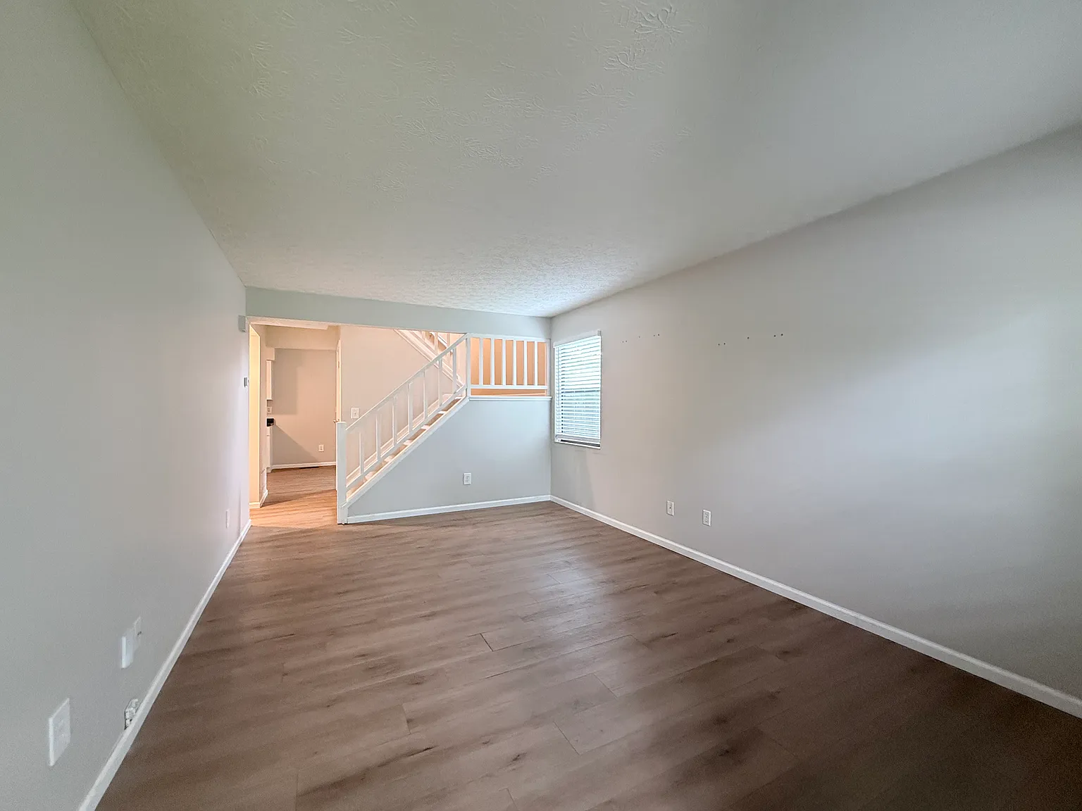 3 bed, 1378 sqft, $2,300 — Photo 4