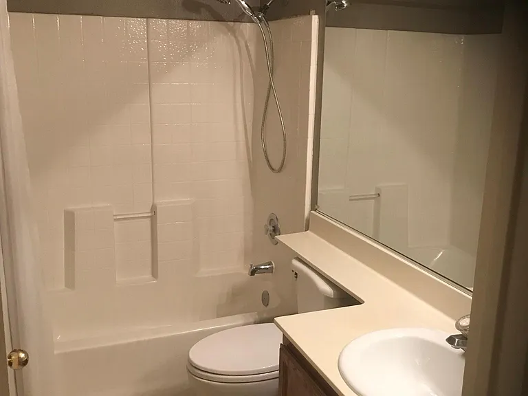 940 Laguna Ct — Photo 12