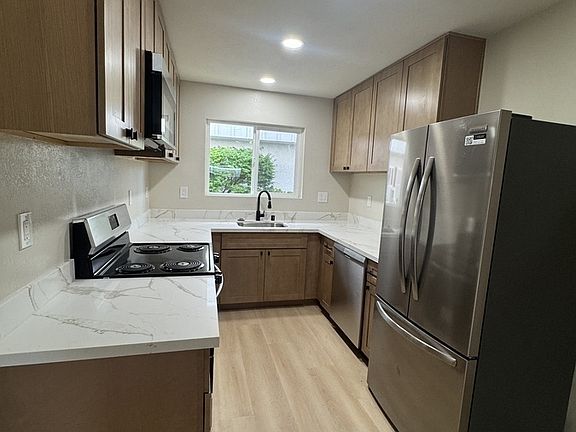 2nd image of 1150 Pierce St APT 3