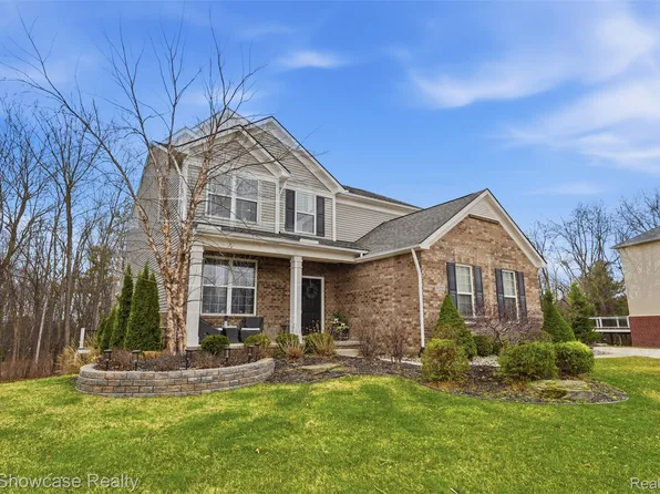 30253 Macintosh Ln, New Hudson, MI 48165