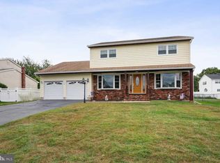 21 Weyburne Rd, Hamilton, NJ 08690