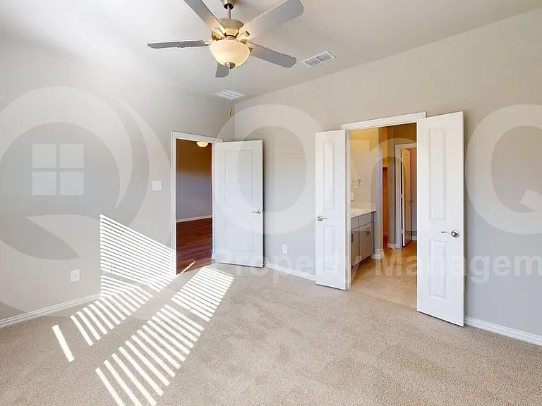 505 Blanton St — Photo 9