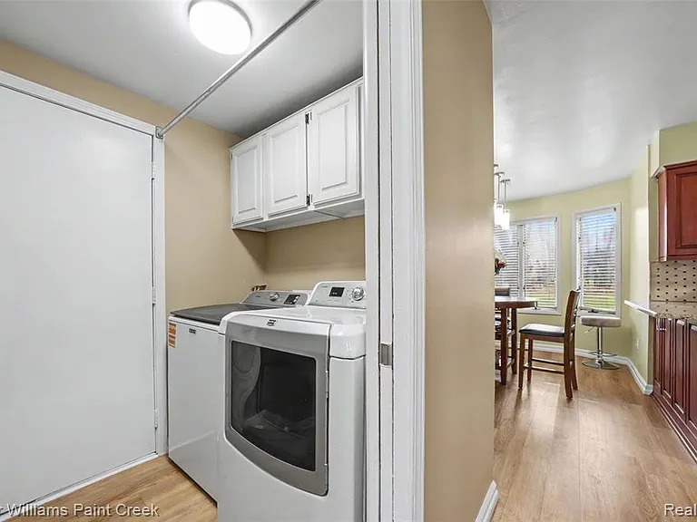 709 Denham Ln — Photo 13