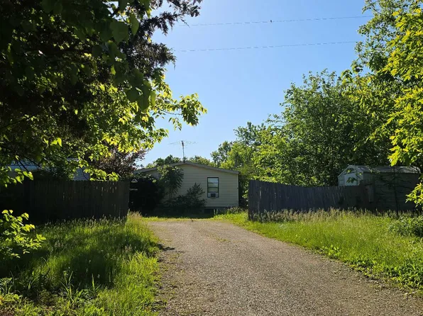 1652 Lyon Rd, New Haven, MO 63068