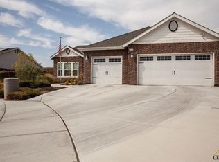 9528 Mountain Aspen Ln, Shafter, CA 93263
