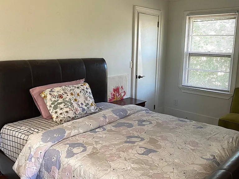 Glenridge Dr — Photo 1