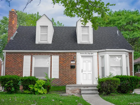 19168 Berden St, Grosse Pointe, MI 48236
