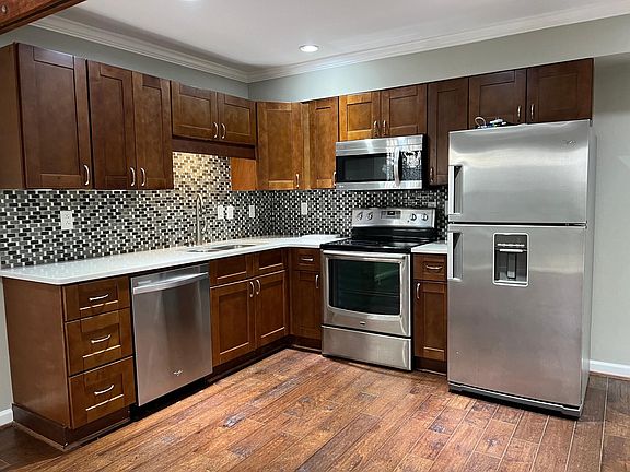 5th image of 2727 Highland Ave S