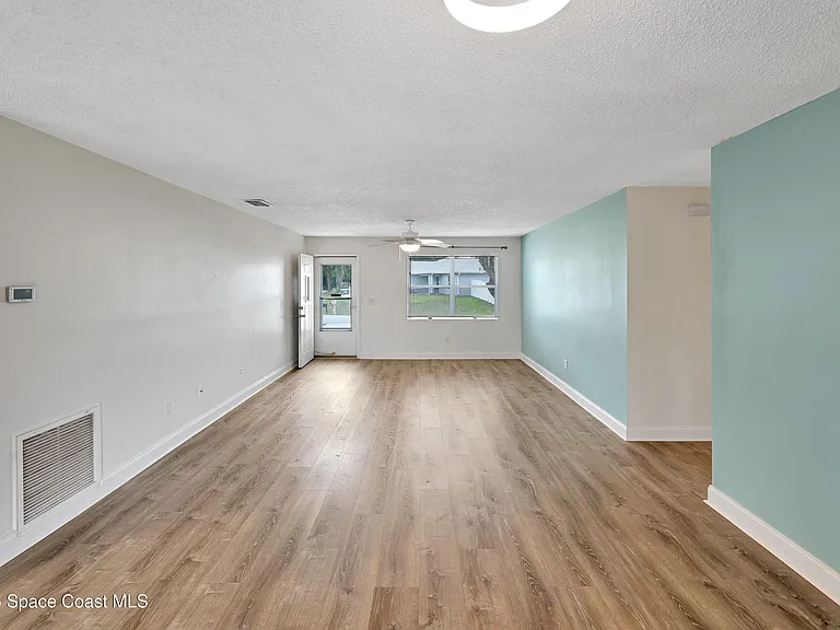 400 Calabria Ave SE — Photo 7