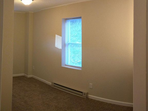 3rd image of 218 Chestnut Park Dr #3