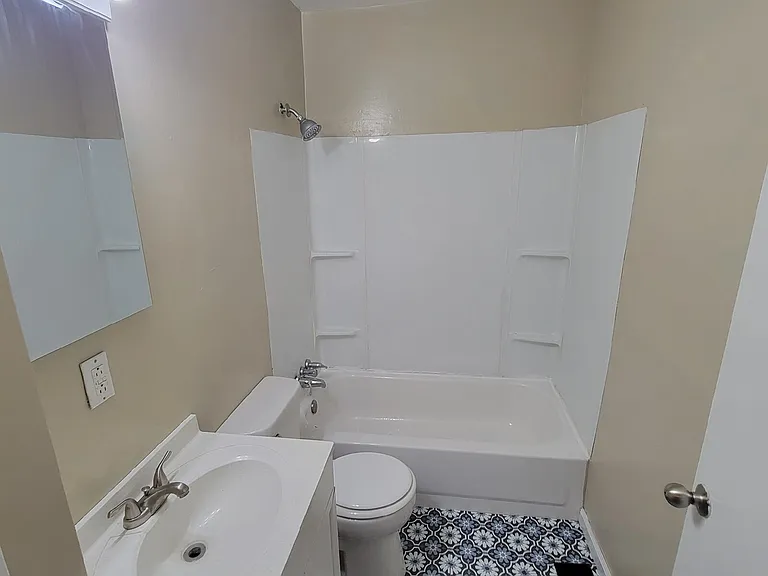 351 S Gray St — Photo 5