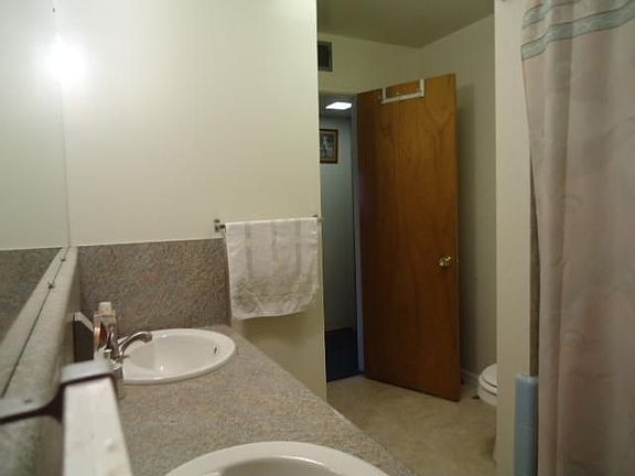5th image of 421 E Leland Way
