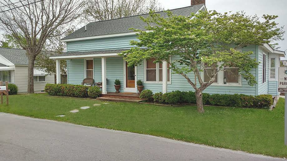 1st image of 121 S Elm St