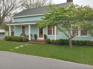 121 S Elm St, Swansboro, NC 28584
