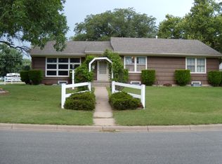 222 SW 6th St, Newton, KS 67114