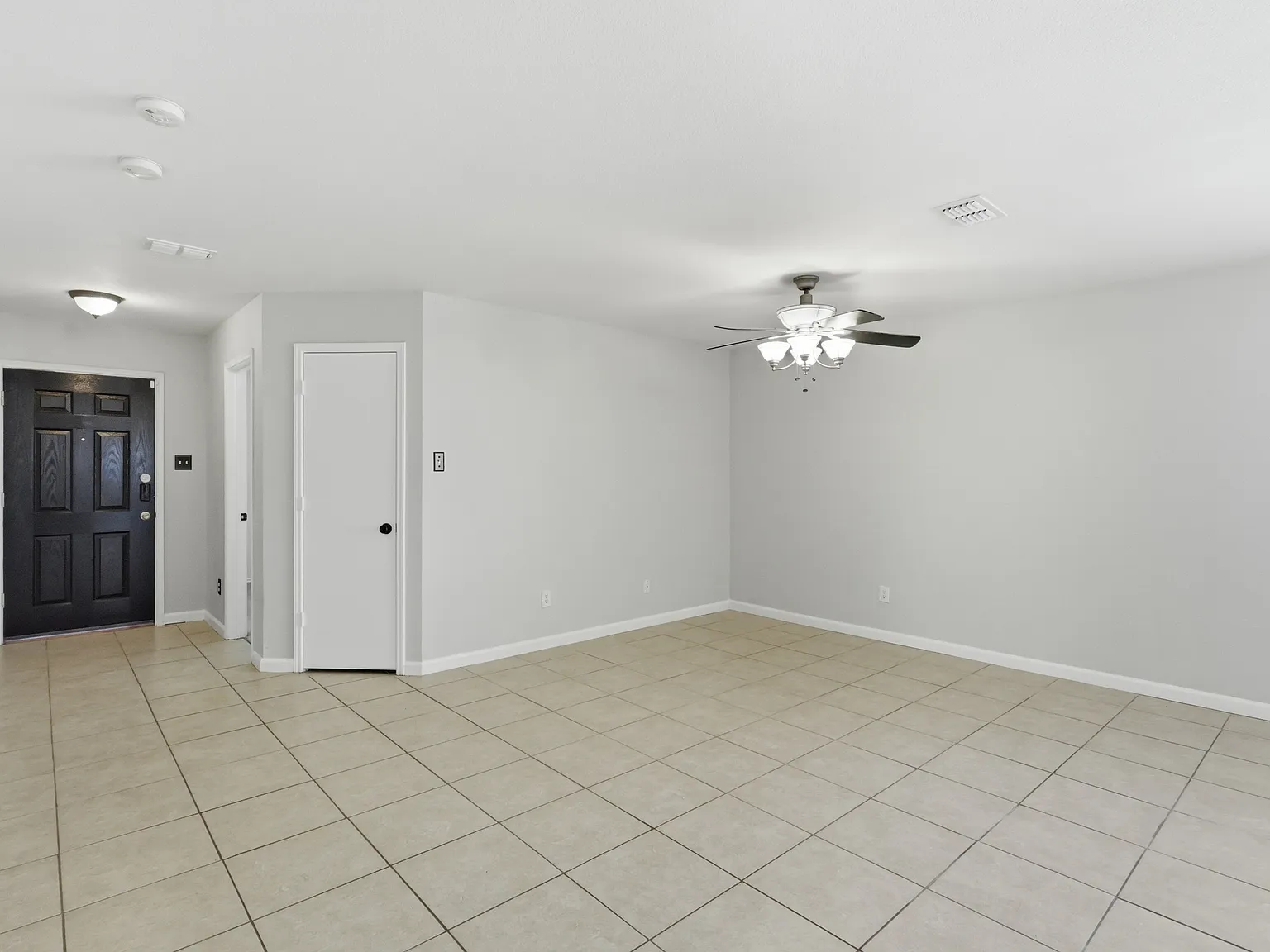 4 bed, 2064 sqft, $2,499 — Photo 3