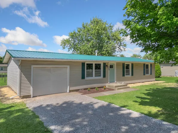 704 S Summit St, Nappanee, IN 46550
