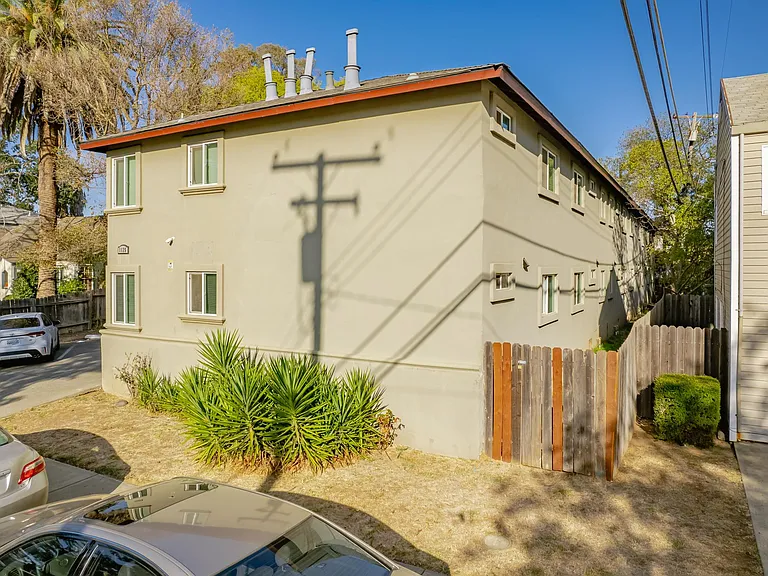 1125 Lochbrae Rd #1 — Photo 1