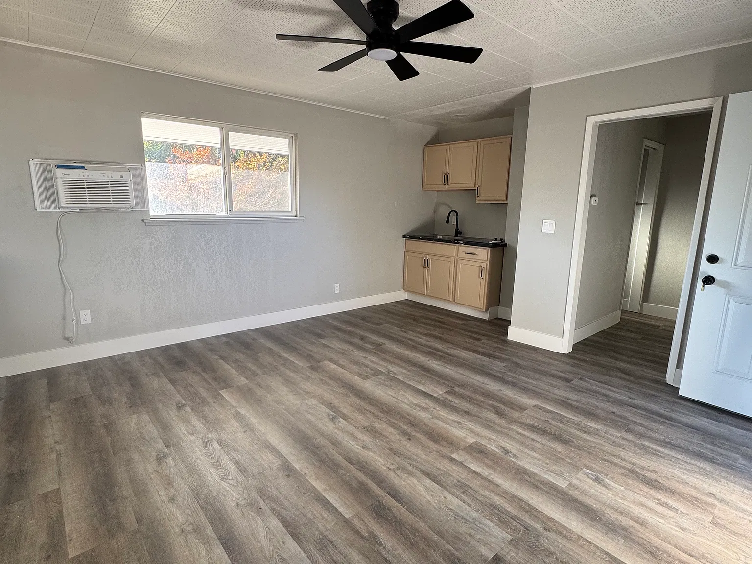 Studio, 650 sqft, $1,500 — Photo 4