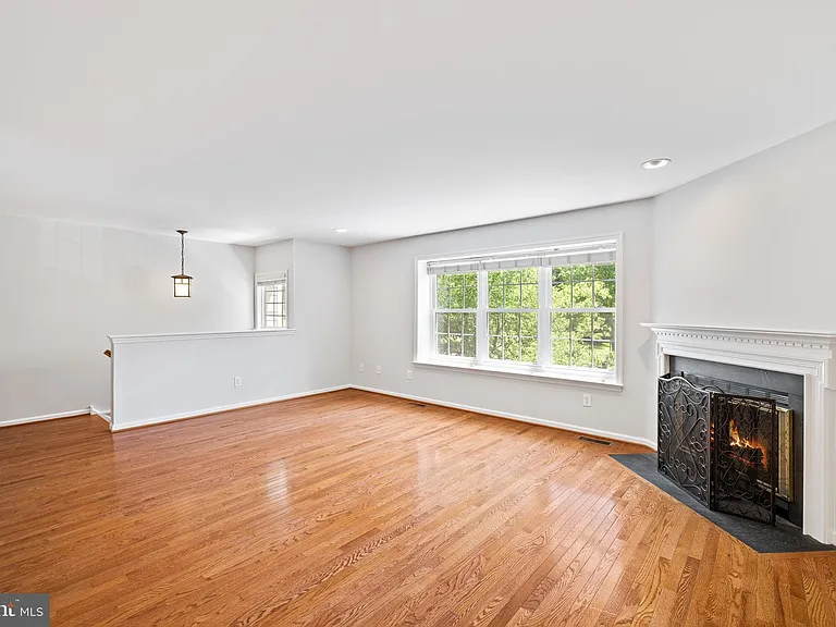203 Princeton Cir — Photo 3