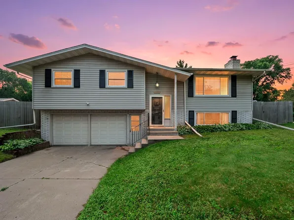 1561 15th Ter NW, New Brighton, MN 55112