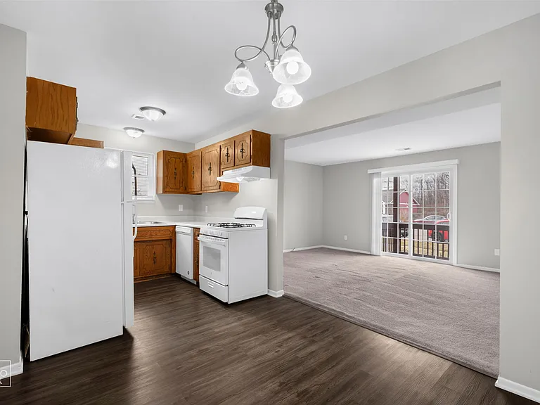 2405 Ashland Cir #9 — Photo 9