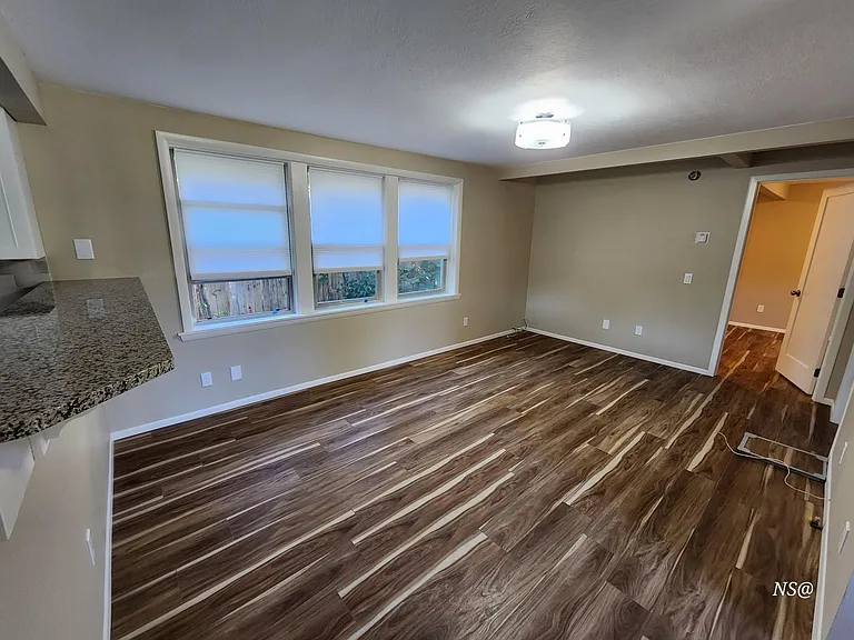 20 W Koch St — Photo 7